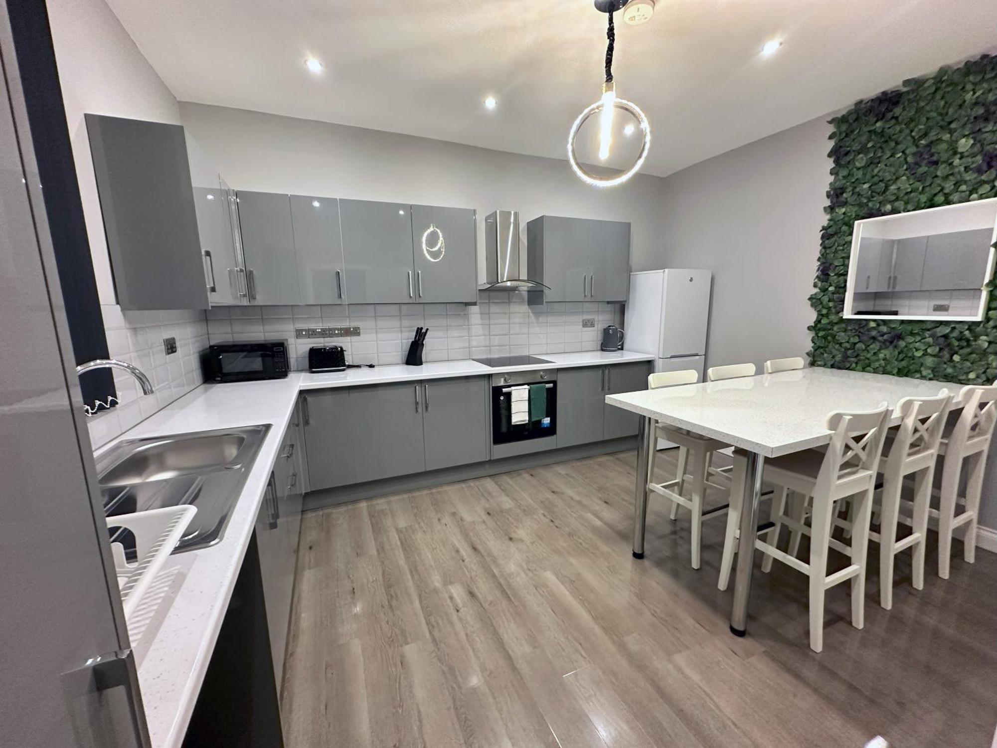 Modernised 4 Bedroom House Close To City Centre, Kep Stays Leeds  Exterior photo