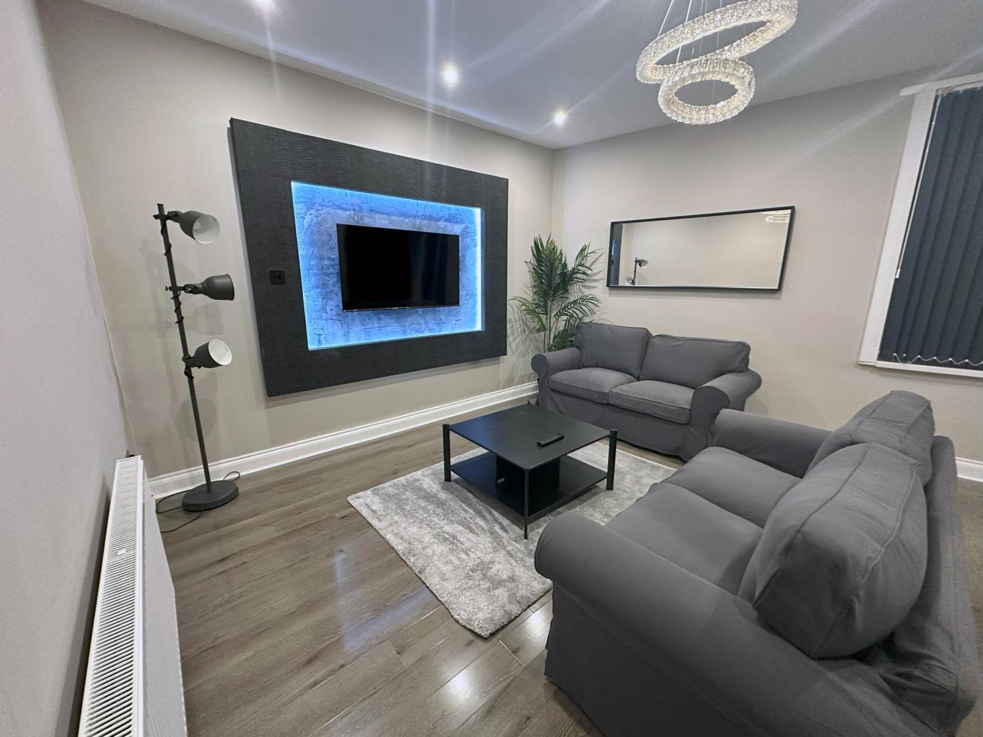 Modernised 4 Bedroom House Close To City Centre, Kep Stays Leeds  Exterior photo